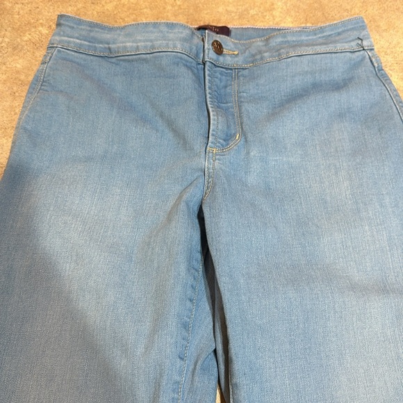 Women’s NYDJ flare jeans size 8P inseam measures about 29” - Picture 3 of 7